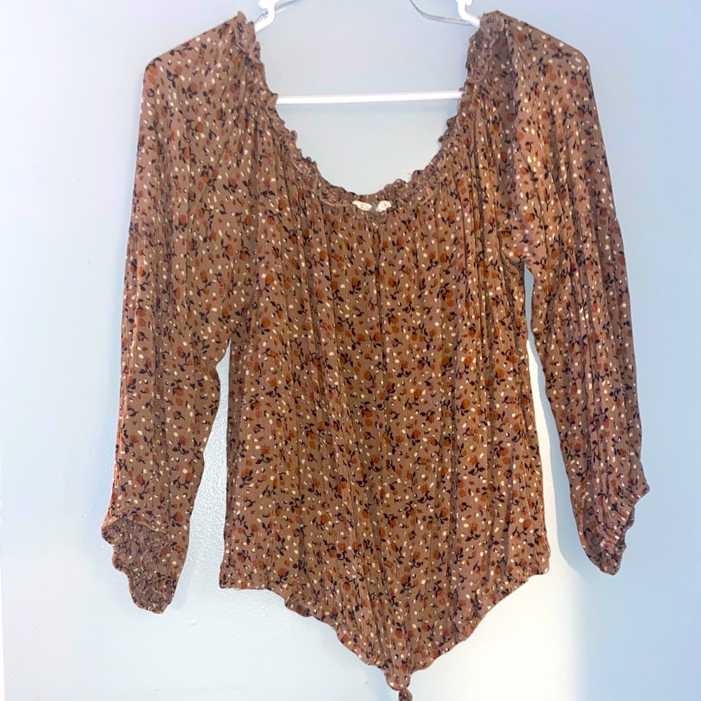 Off shoulder scrunch top